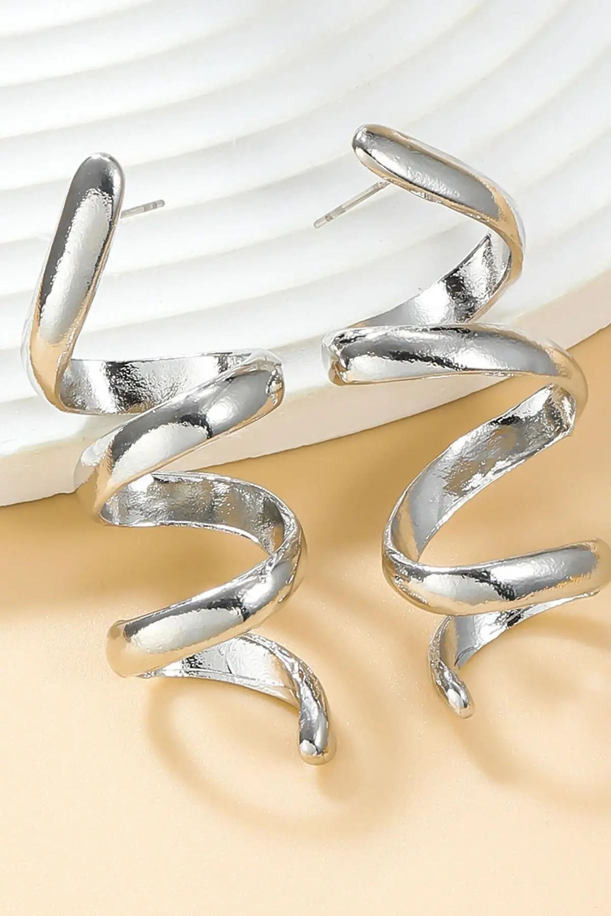 Gümüş Renk Sarmal Çelik Küpe (Çift)