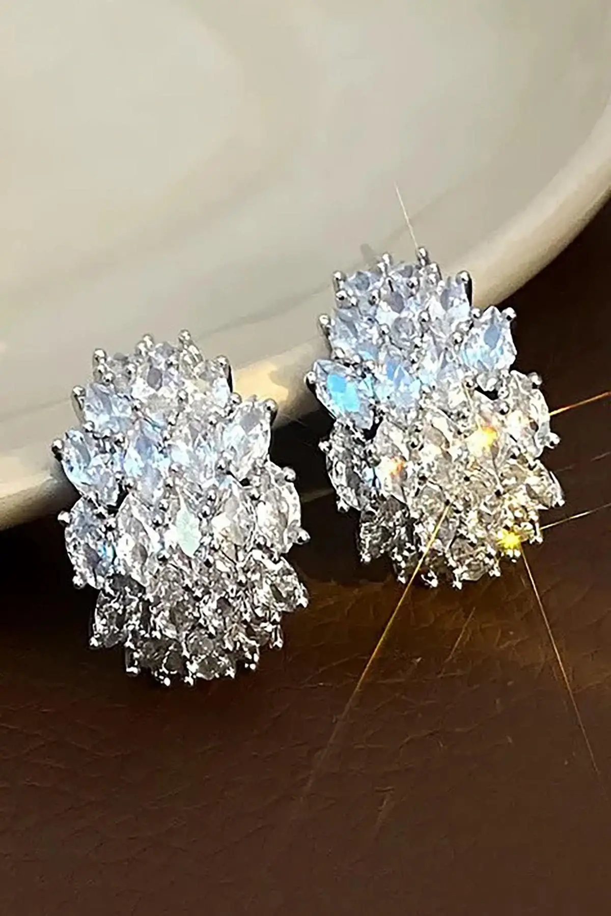 Gümüş Renk Taş Detaylı 14K Altın Kaplama Küpe (Çift)