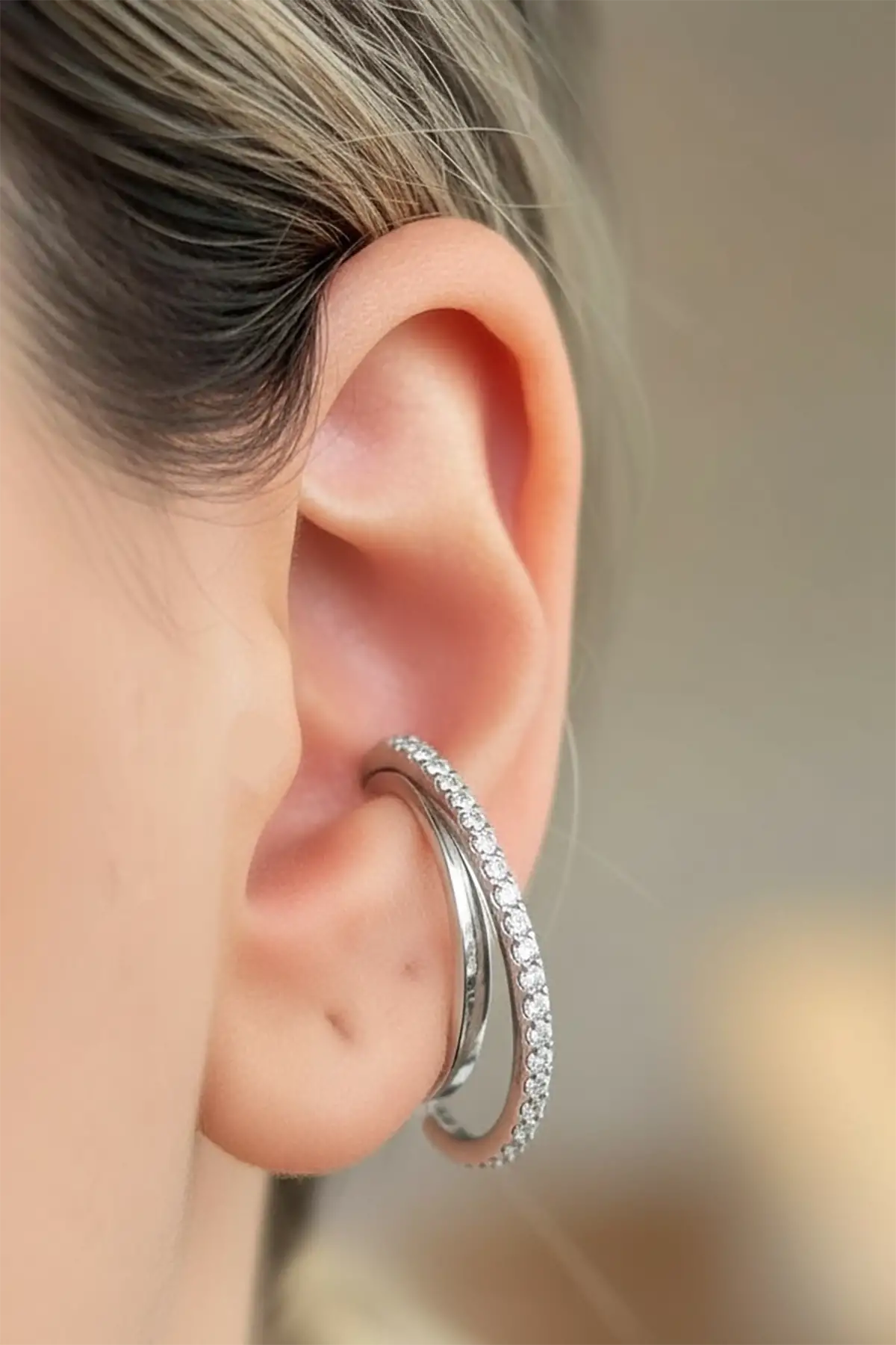 Gümüş Renk Taş Detaylı 14K Altın Kaplama TX Ear Cuff (Tek)