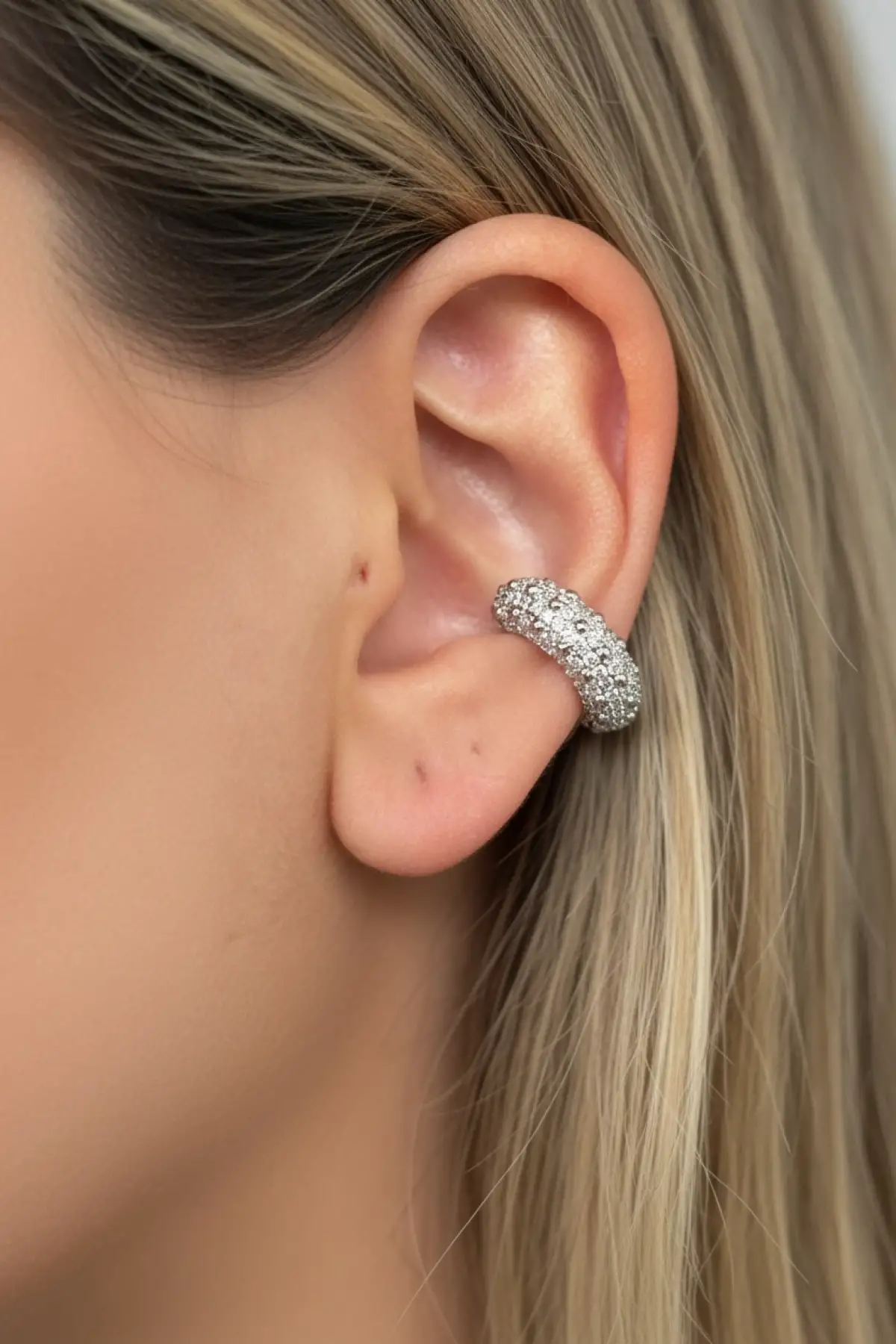 Gümüş Renk Taş Detaylı 14K Altın Kaplama TX Ear Cuff (Tek)