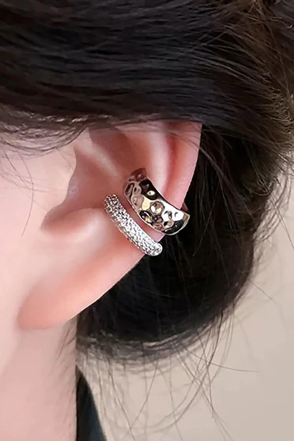 Gümüş Renk Taş Detaylı 14K Altın Kaplama TX Ear Cuff (Tek)