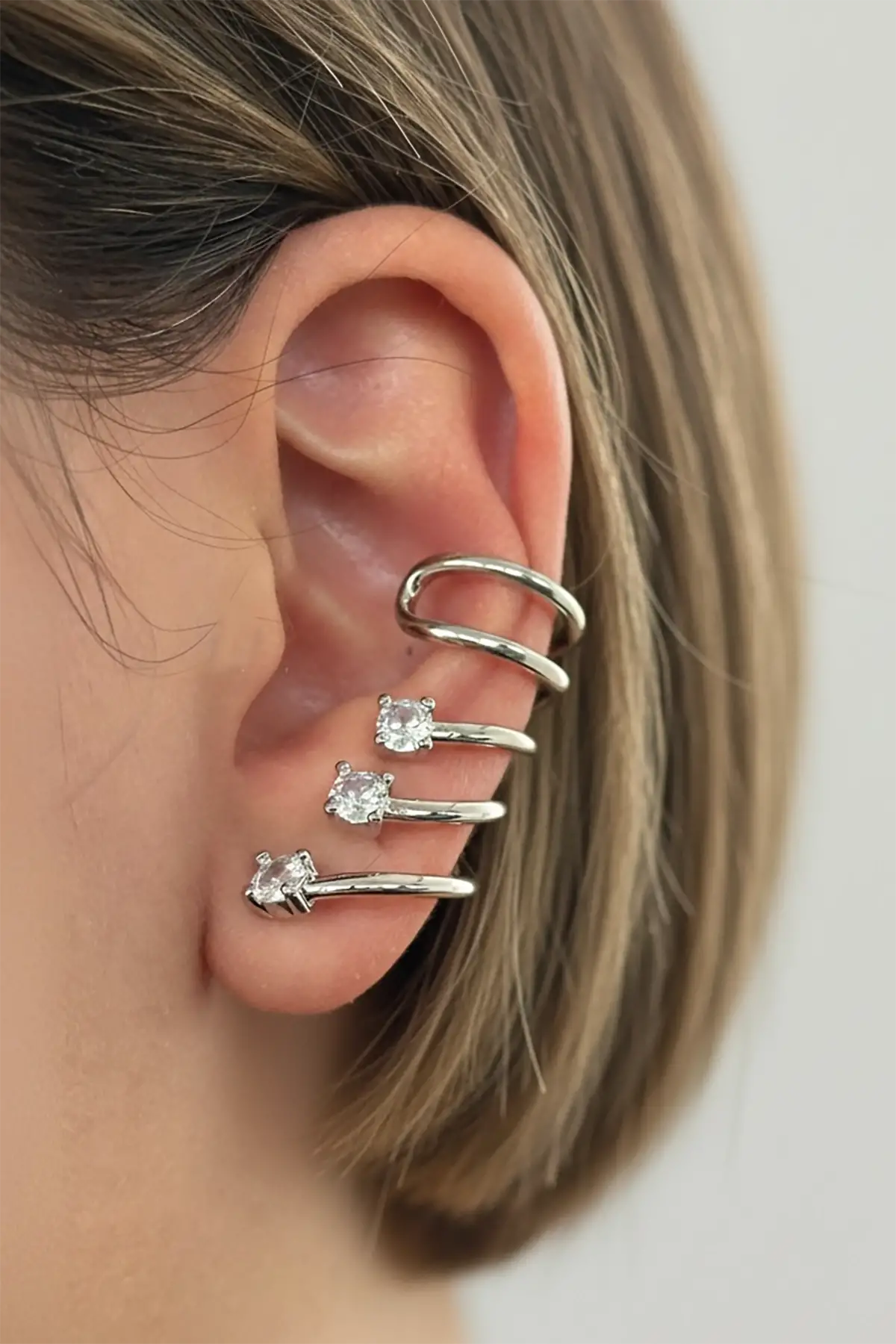 Gümüş Renk Taş Detaylı 14K Altın Kaplama TX Ear Cuff (Tek)