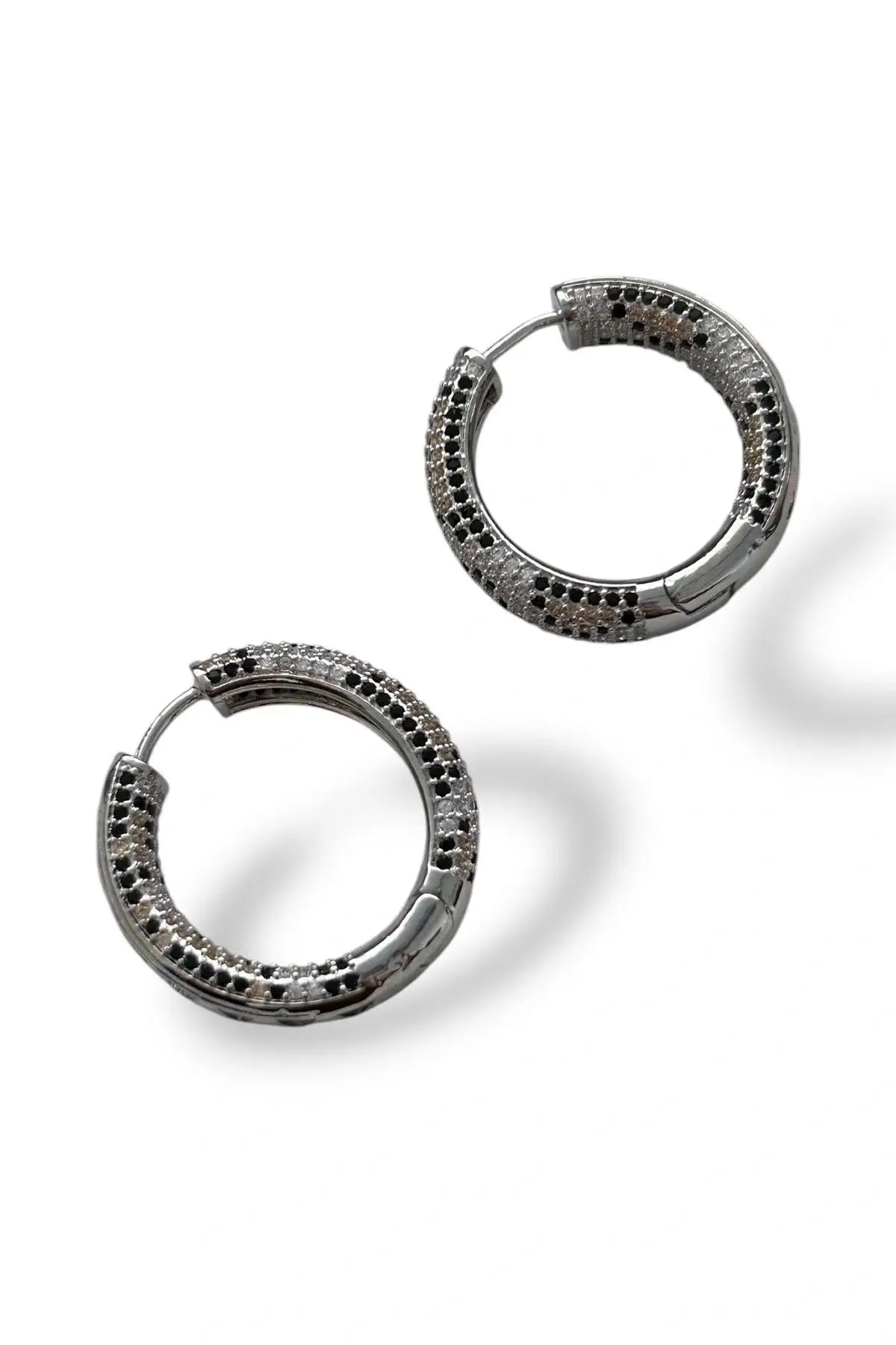 Gümüş Renk Taş Detaylı 14K Altın Kaplama TX Halka Küpe (Çift)