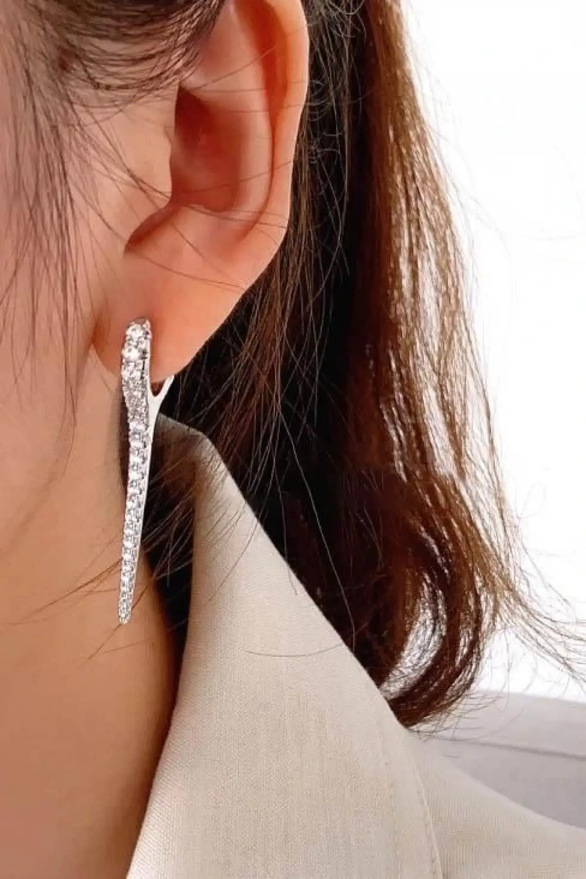 Gümüş Renk Taş Detaylı 14K Altın Kaplama TX Küpe (Çift)