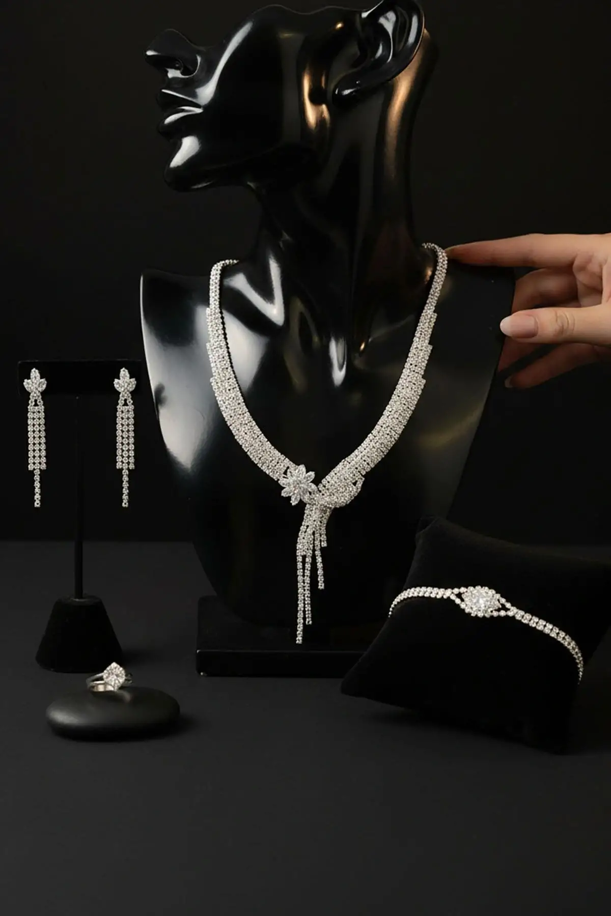 Gümüş Renk Taş Detaylı 4lü Abiye Set