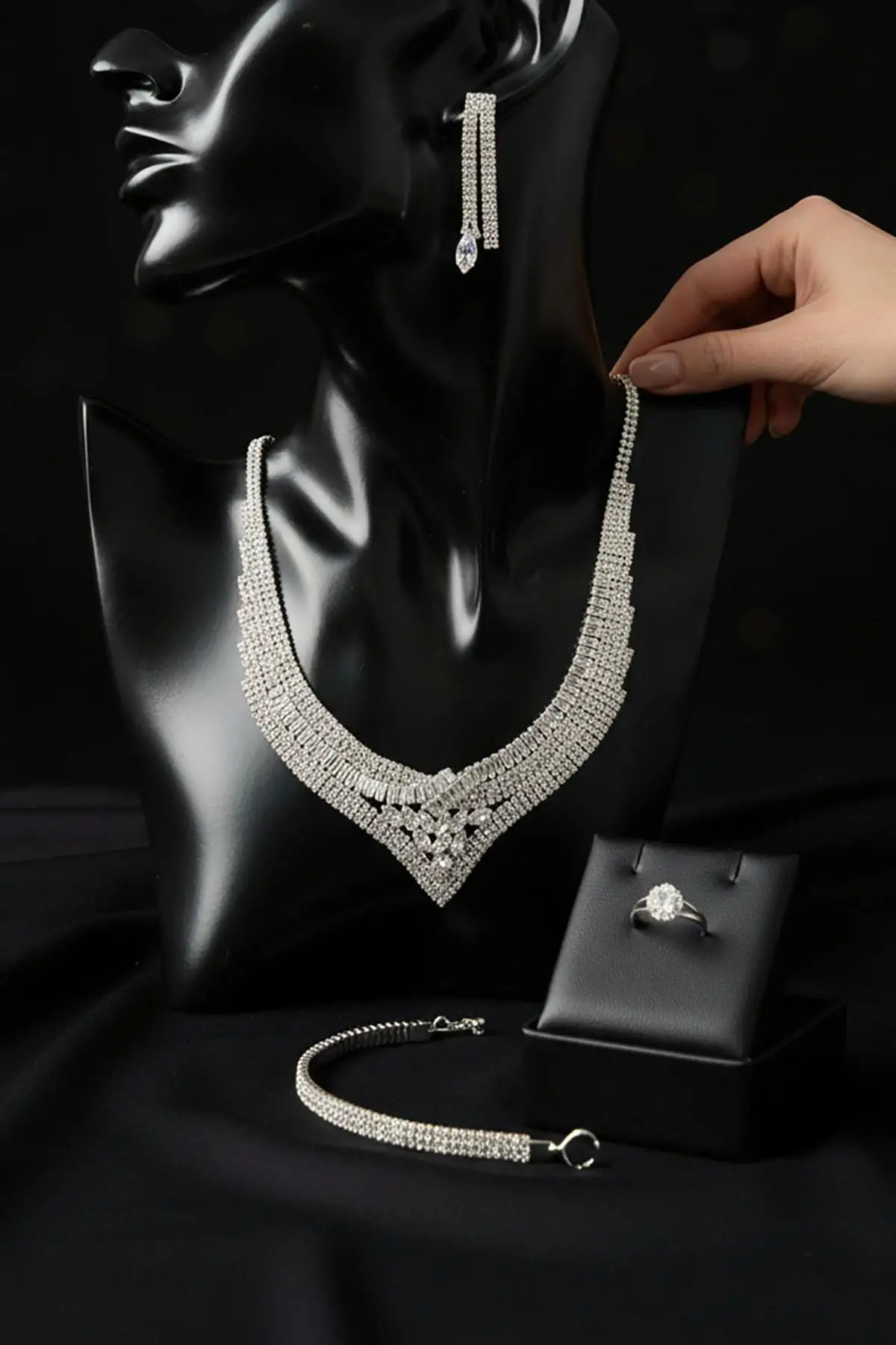 Gümüş Renk Taş Detaylı 4lü Abiye Set