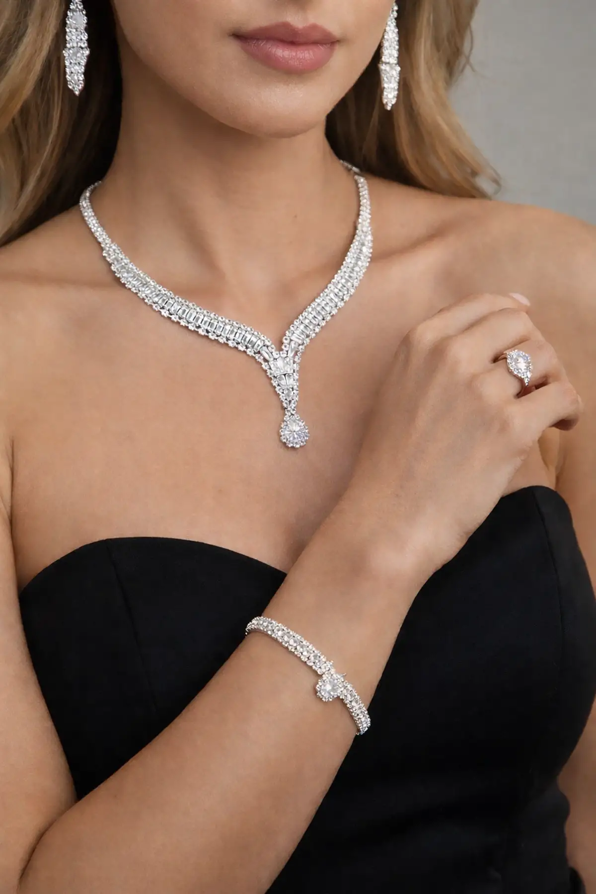 Gümüş Renk Taş Detaylı 4lü Abiye Set