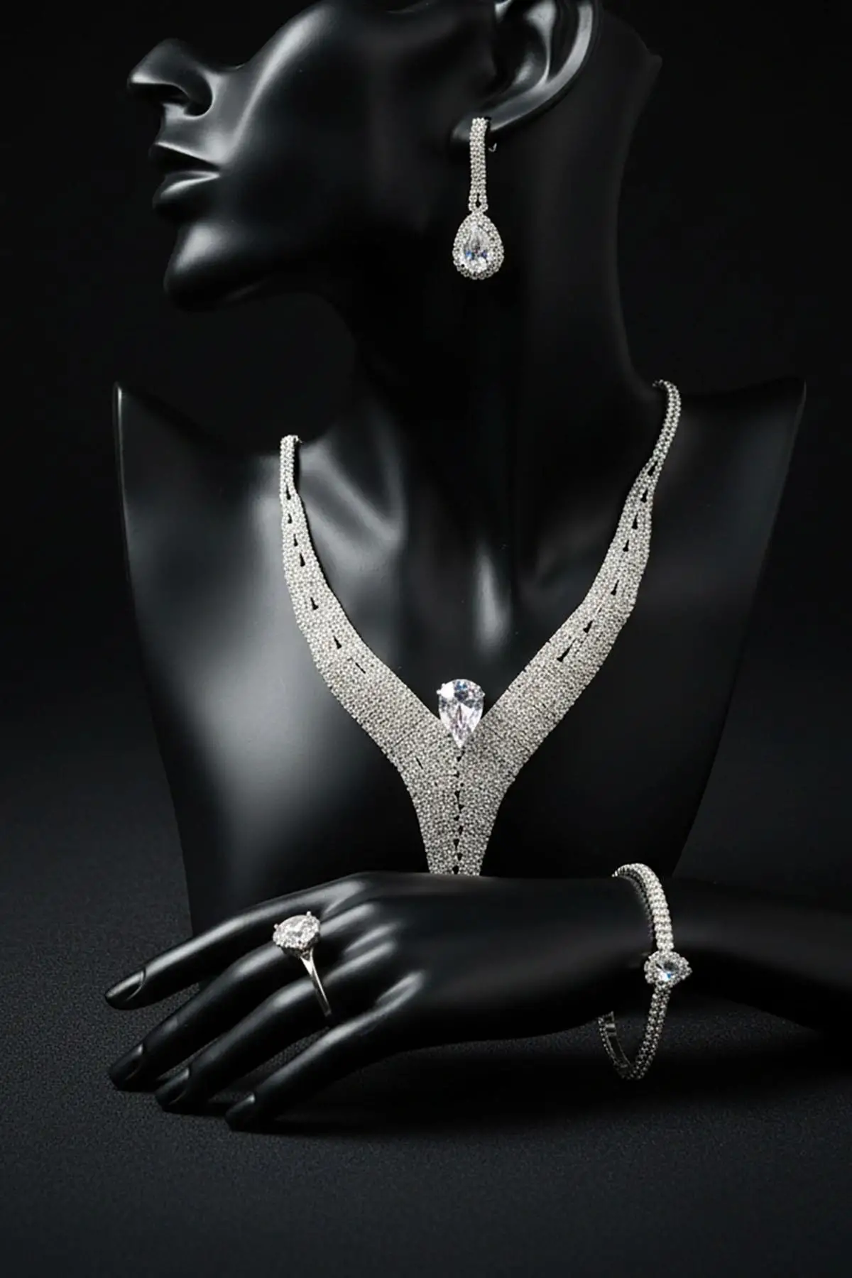 Gümüş Renk Taş Detaylı 4lü Abiye Set