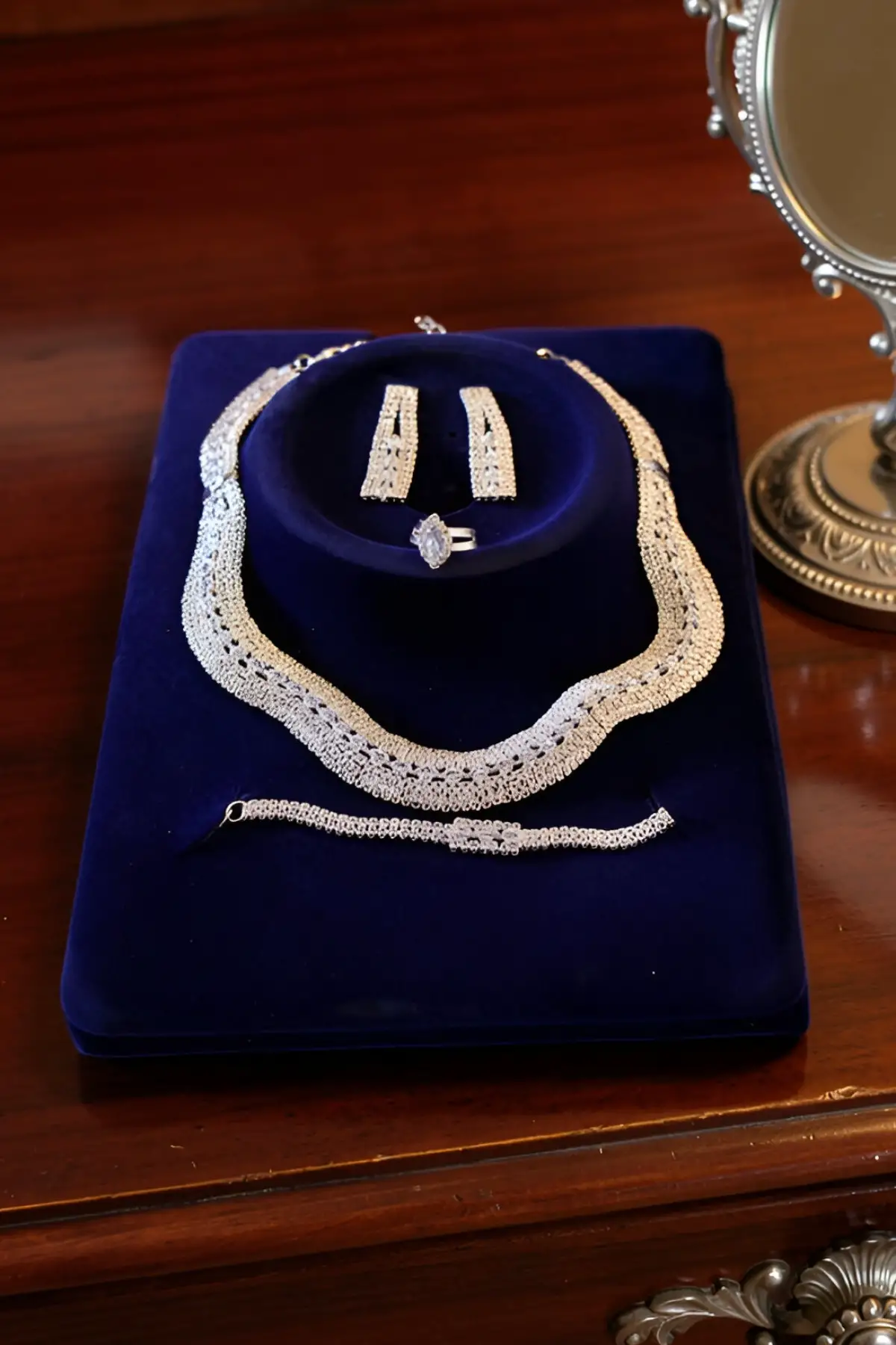 Gümüş Renk Taş Detaylı 4lü Abiye Set