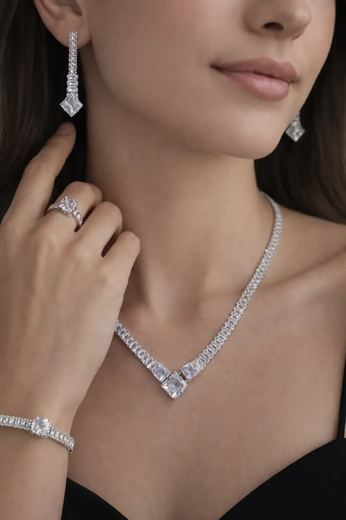 Gümüş Renk Taş Detaylı 4lü Abiye Set