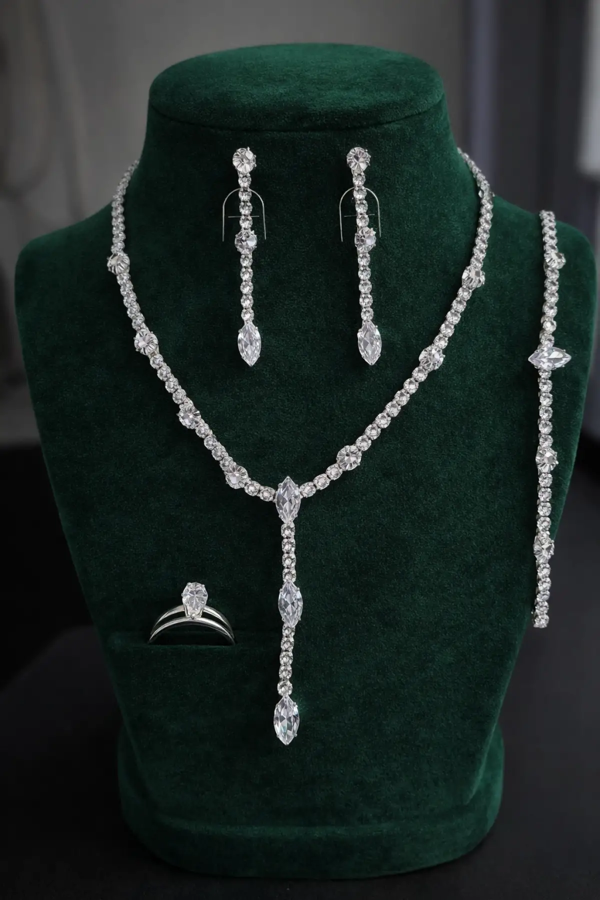 Gümüş Renk Taş Detaylı 4lü Abiye Set