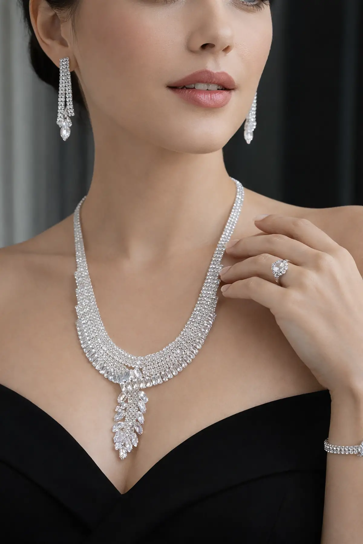 Gümüş Renk Taş Detaylı 4lü Abiye Set