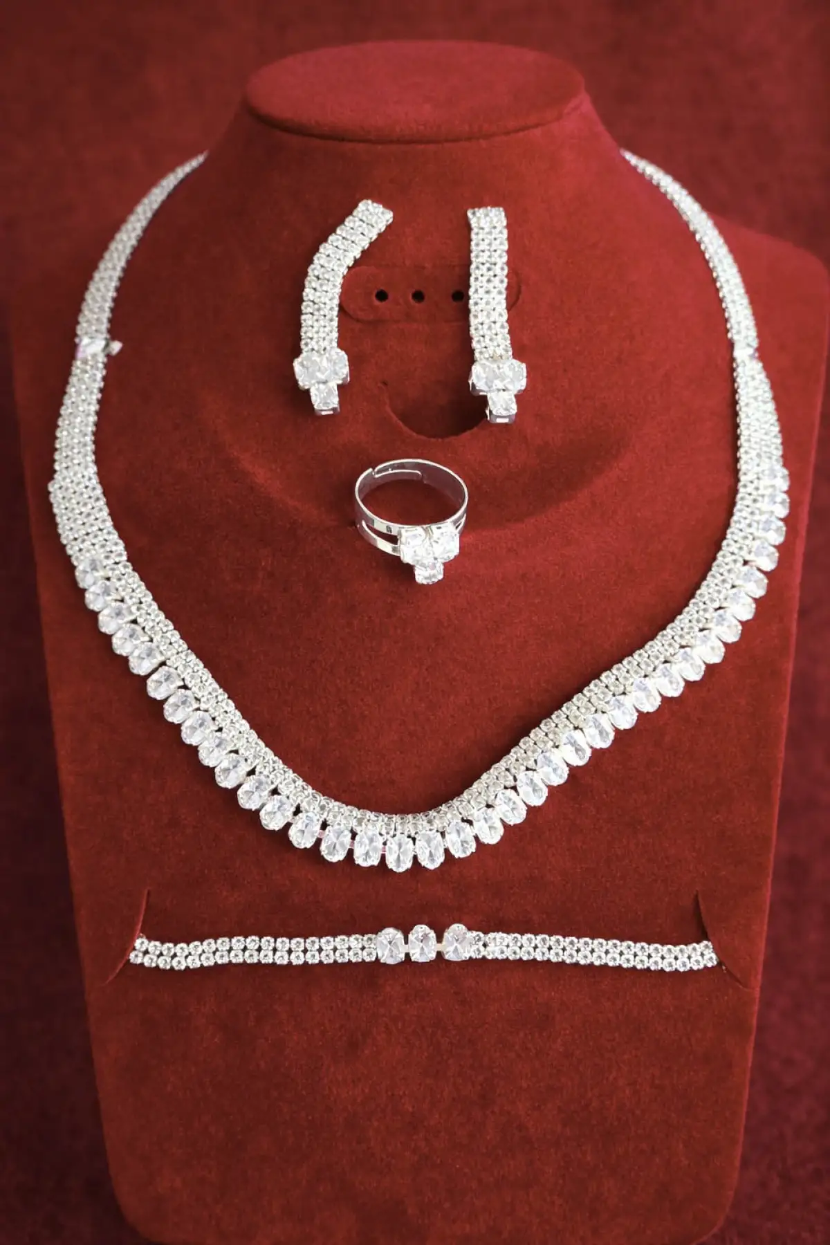 Gümüş Renk Taş Detaylı 4lü Abiye Set