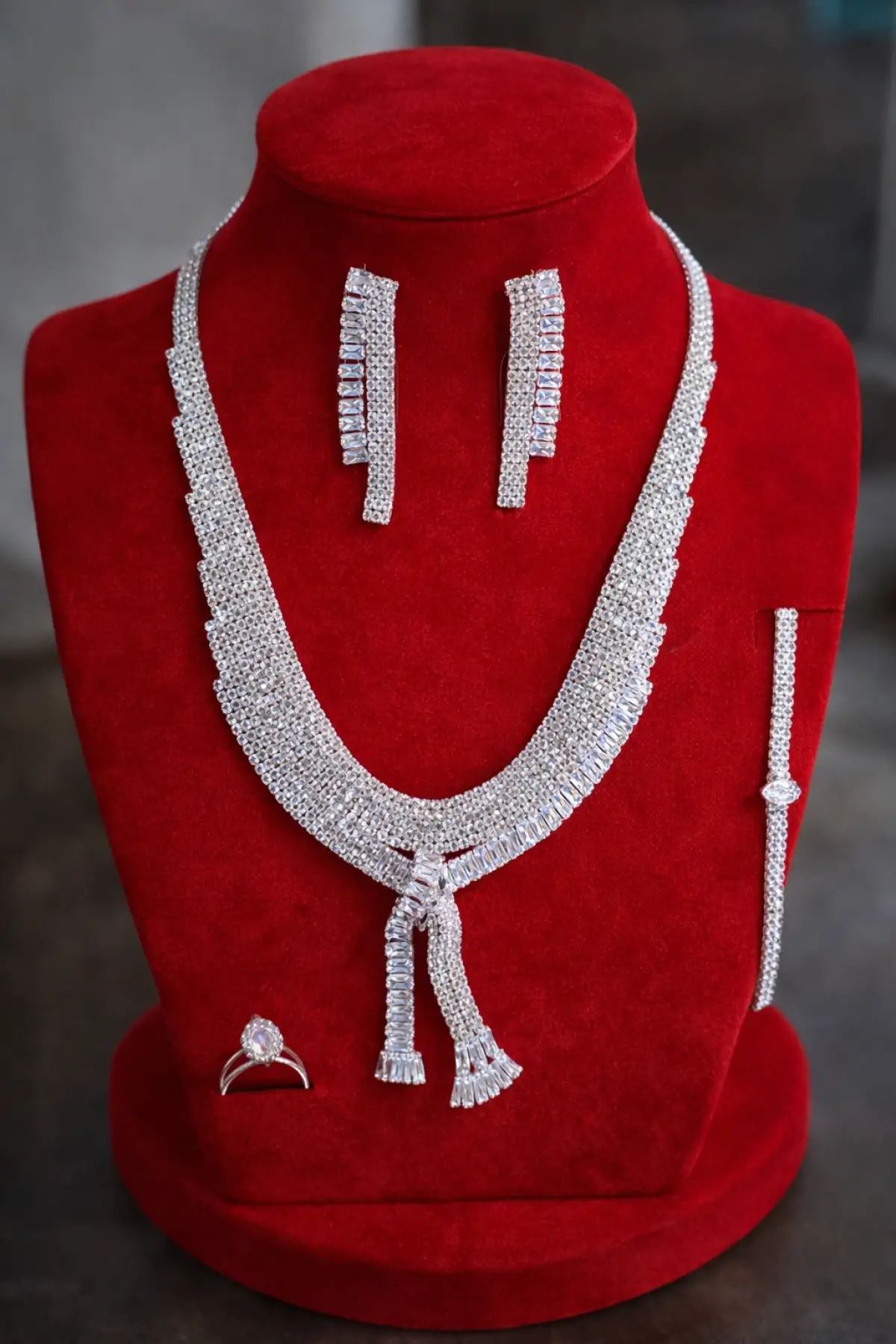 Gümüş Renk Taş Detaylı 4lü Abiye Set