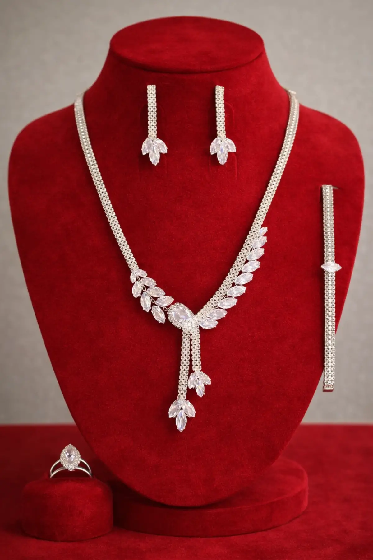 Gümüş Renk Taş Detaylı 4lü Abiye Set