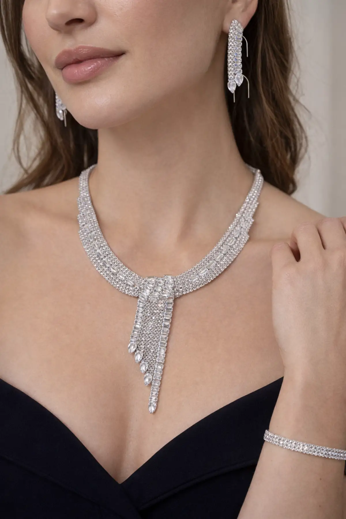 Gümüş Renk Taş Detaylı 4lü Abiye Set