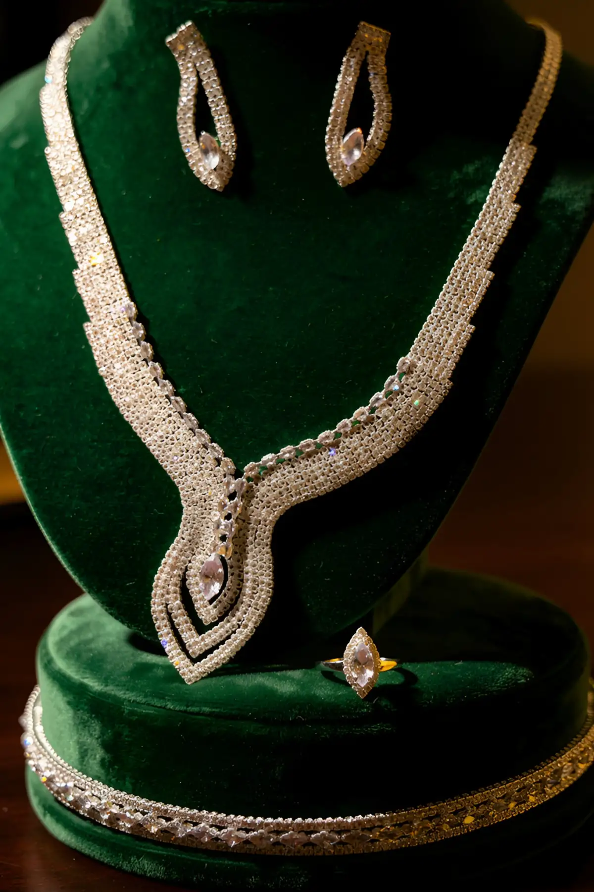 Gümüş Renk Taş Detaylı 4lü Abiye Set