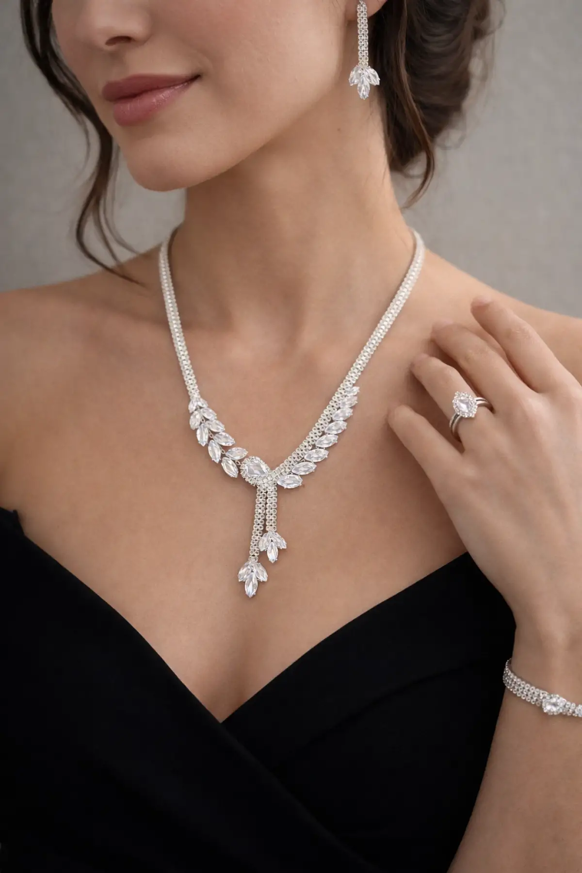 Gümüş Renk Taş Detaylı 4lü Abiye Set