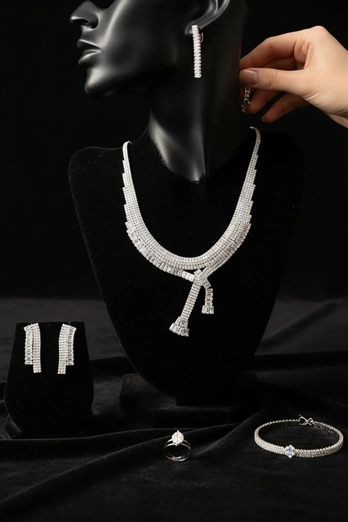 Gümüş Renk Taş Detaylı 4lü Abiye Set