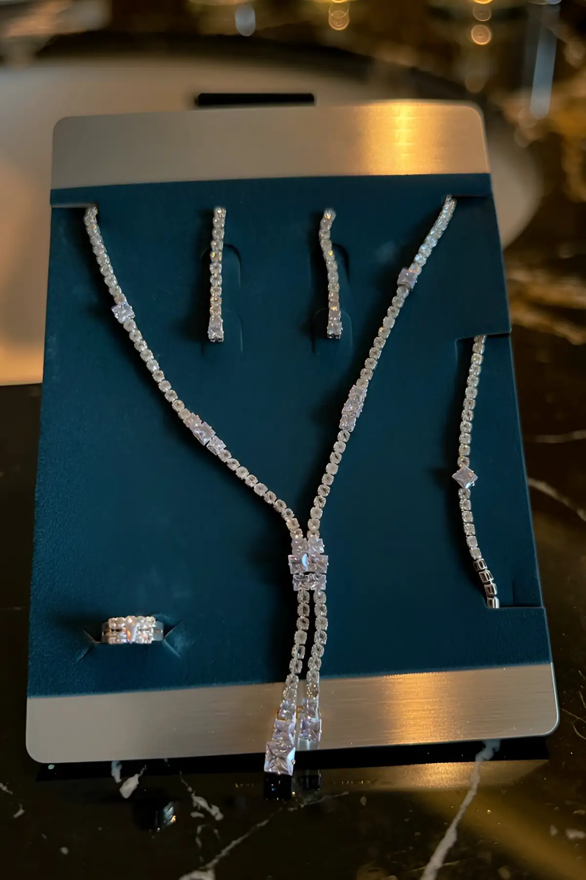 Gümüş Renk Taş Detaylı 4lü Abiye Set