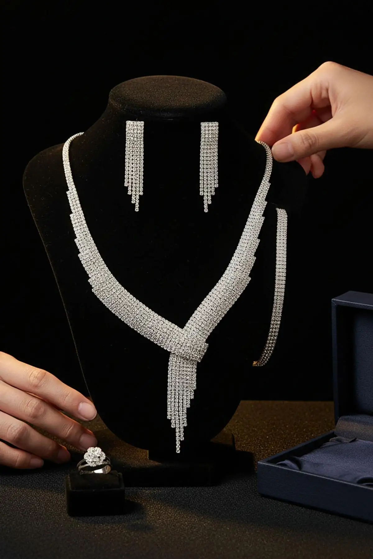 Gümüş Renk Taş Detaylı 4lü Abiye Set