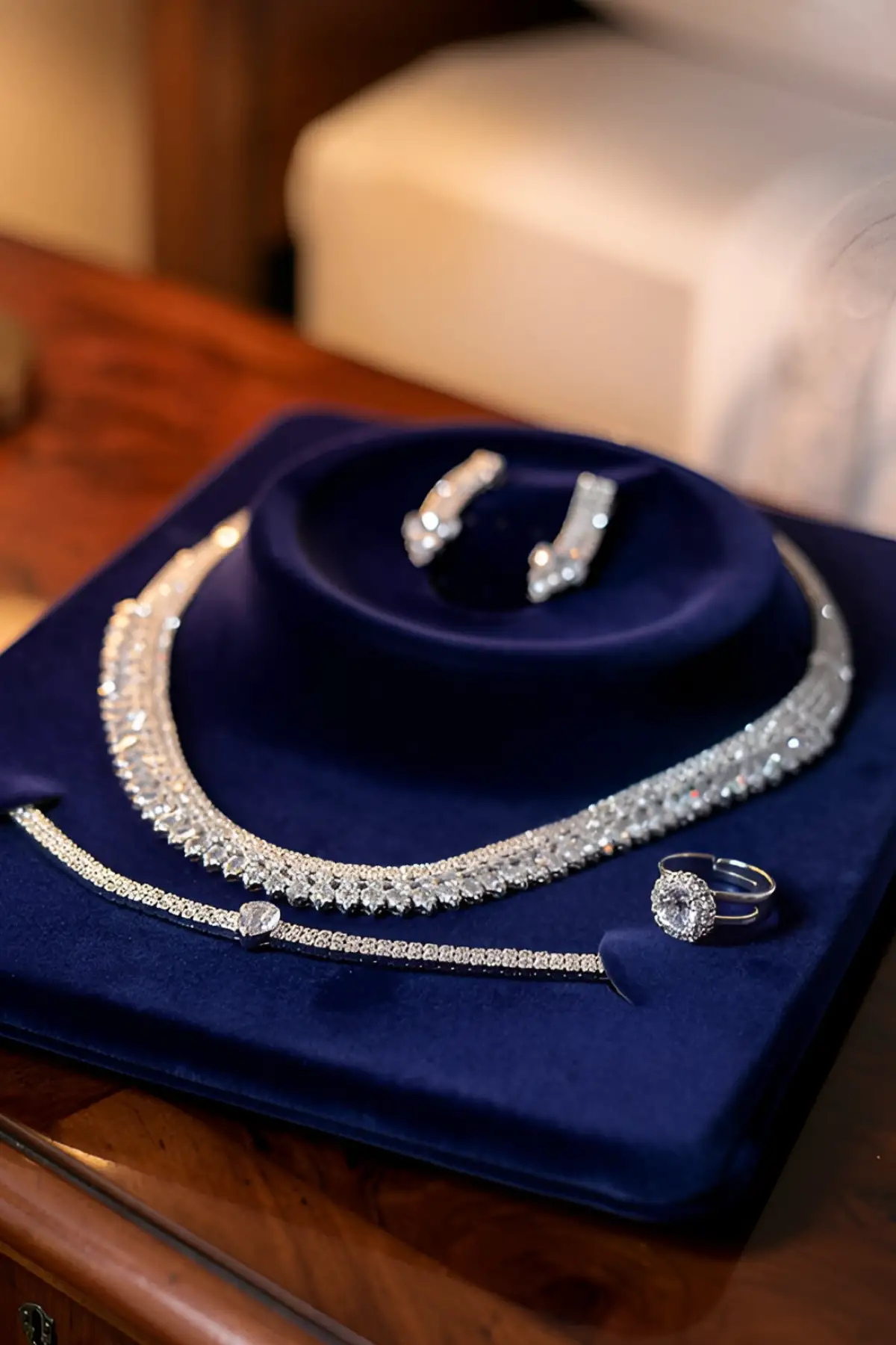 Gümüş Renk Taş Detaylı 4lü Abiye Set