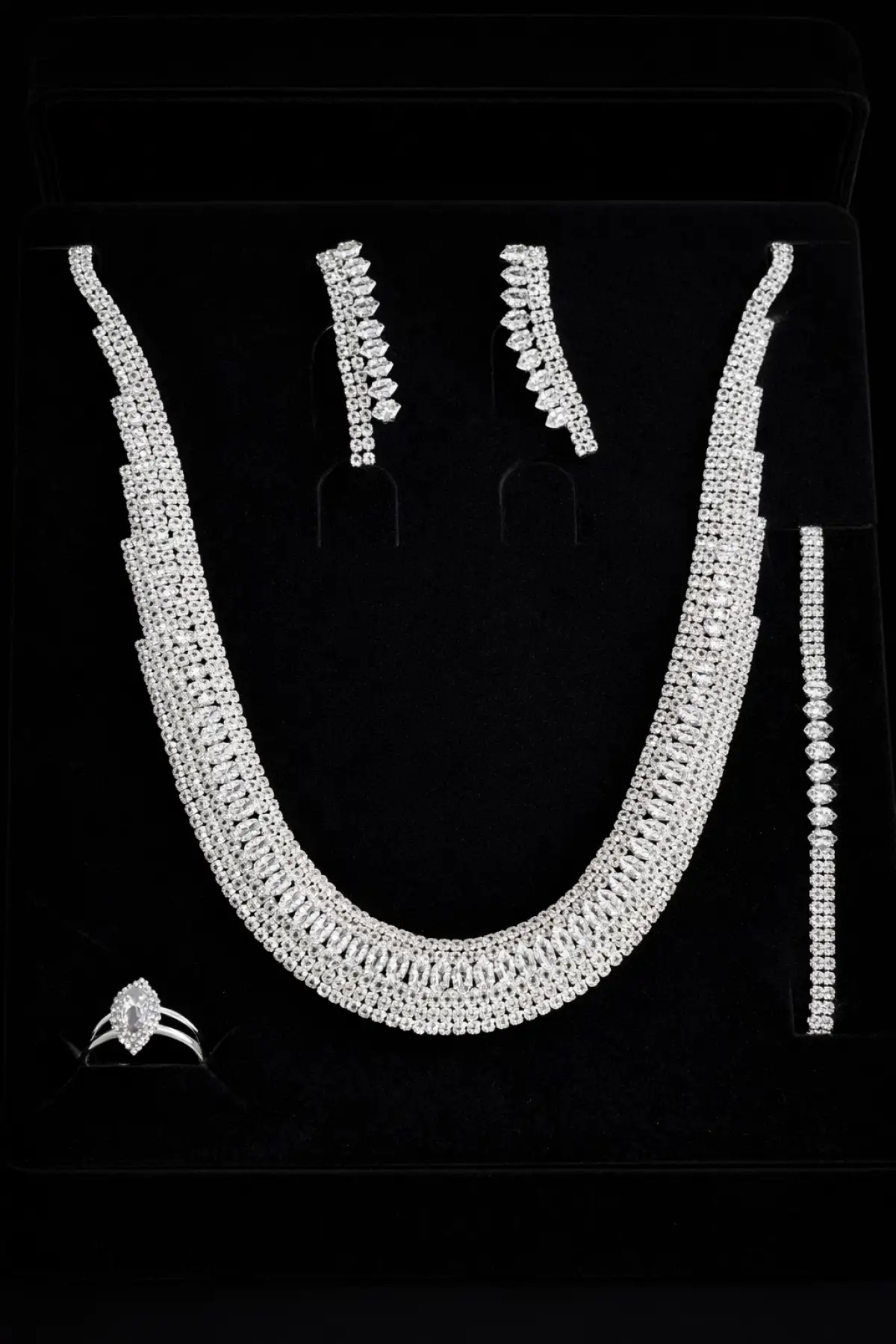 Gümüş Renk Taş Detaylı 4lü Abiye Set