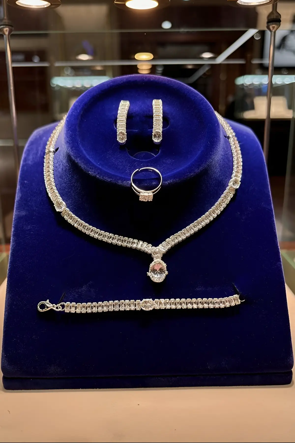 Gümüş Renk Taş Detaylı 4lü Abiye Set