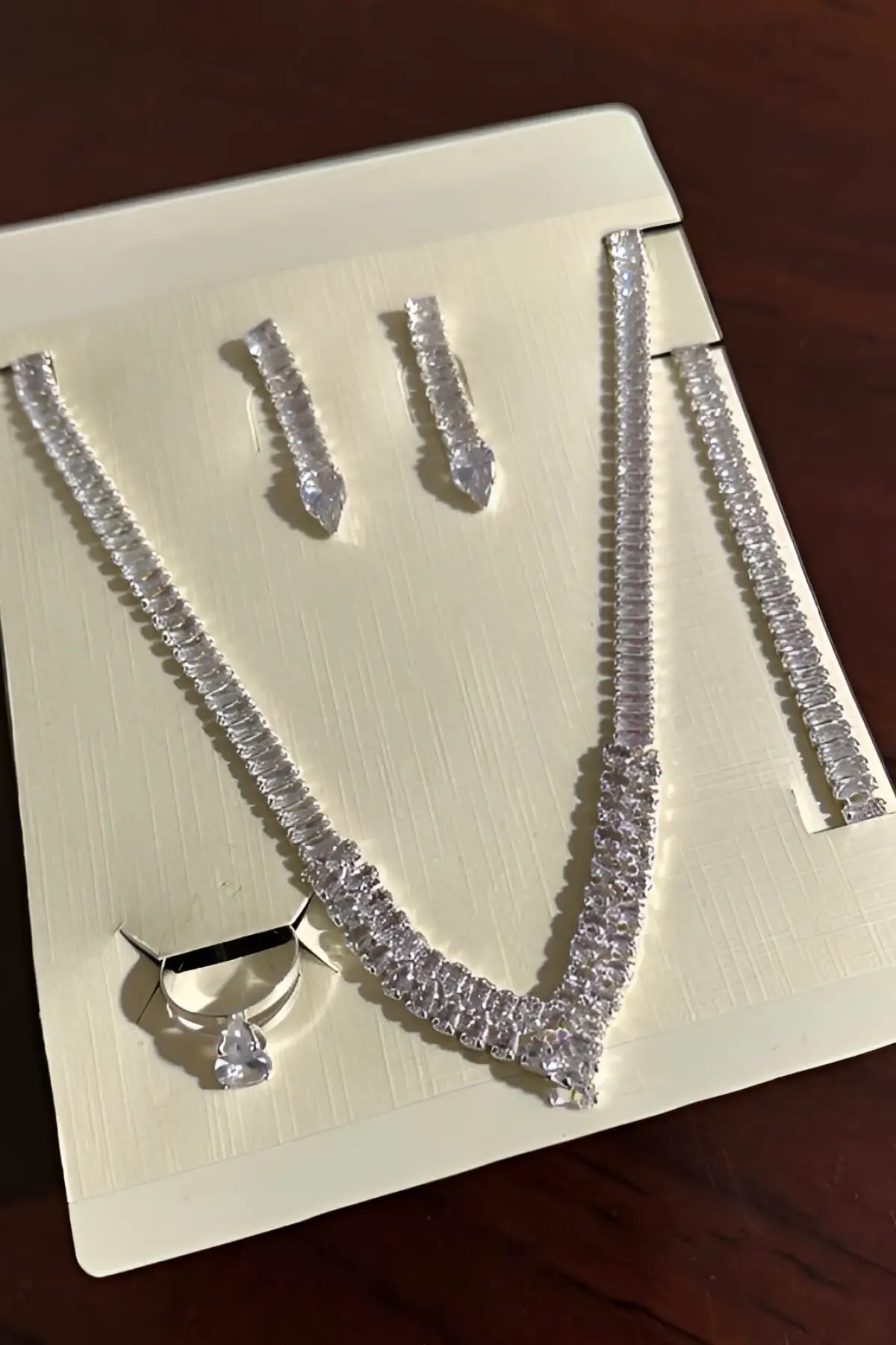 Gümüş Renk Taş Detaylı 4lü Abiye Set