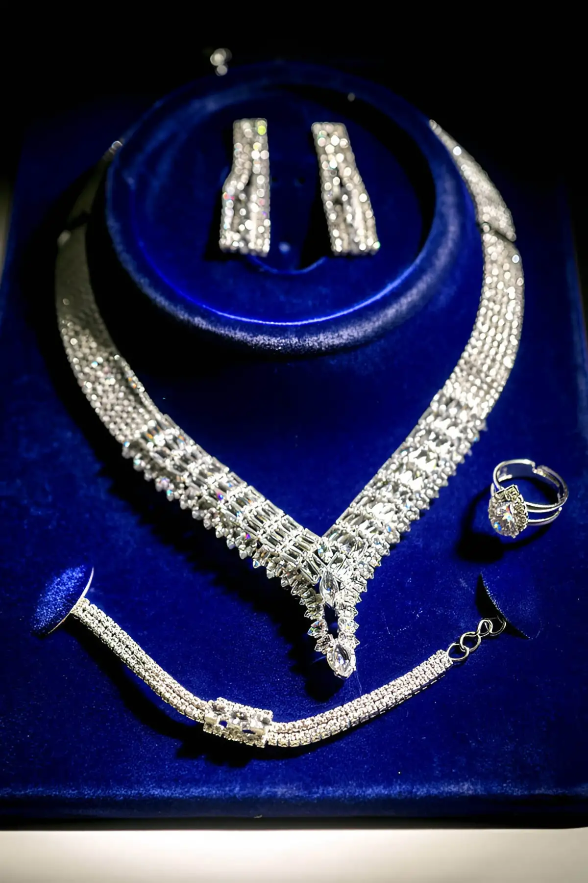 Gümüş Renk Taş Detaylı 4lü Abiye Set