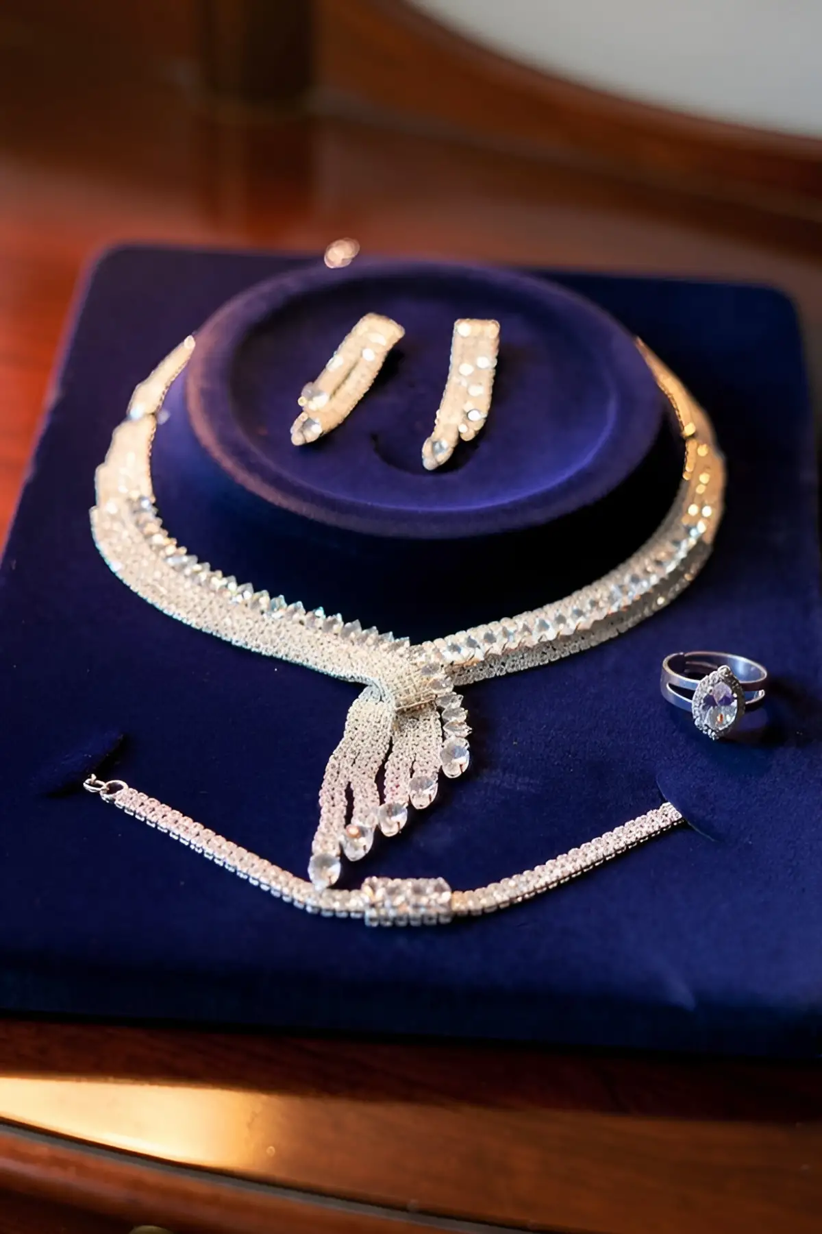 Gümüş Renk Taş Detaylı 4lü Abiye Set