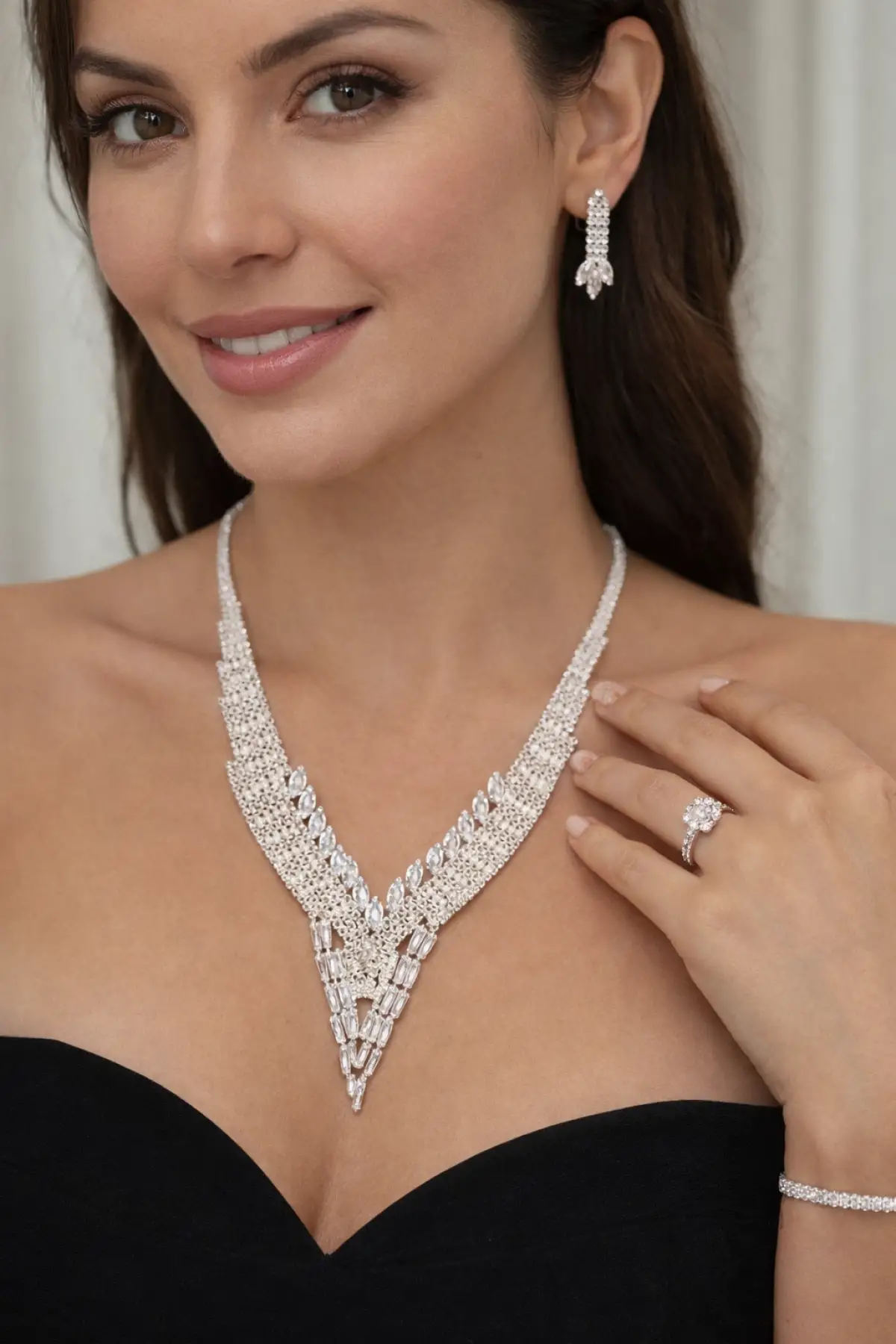 Gümüş Renk Taş Detaylı 4lü Abiye Set