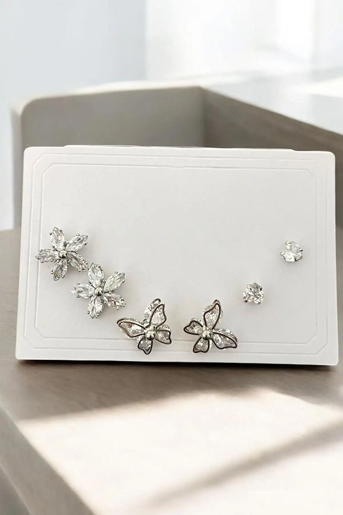 Gümüş Renk Taş Detaylı 6lı Küpe Set