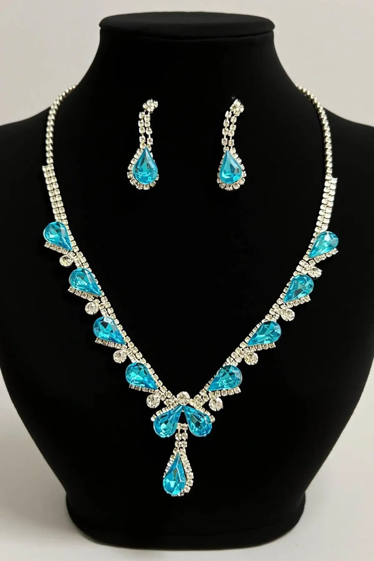 Gümüş Renk Taş Detaylı Abiye Set