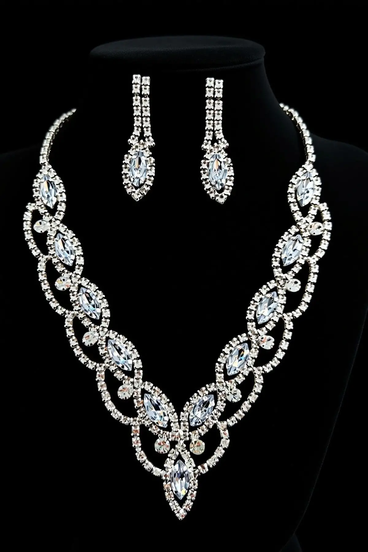 Gümüş Renk Taş Detaylı Abiye Set