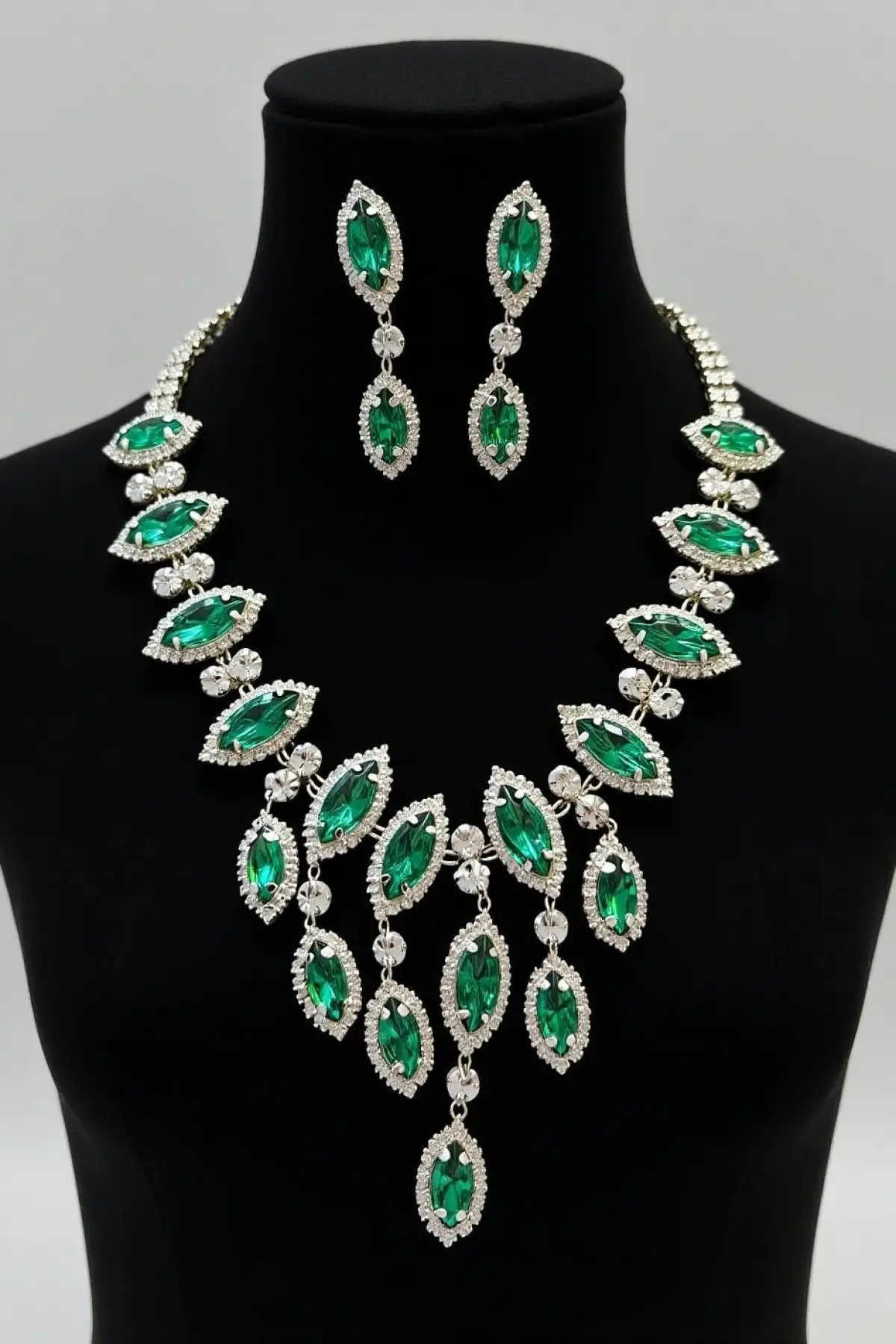 Gümüş Renk Taş Detaylı Abiye Set