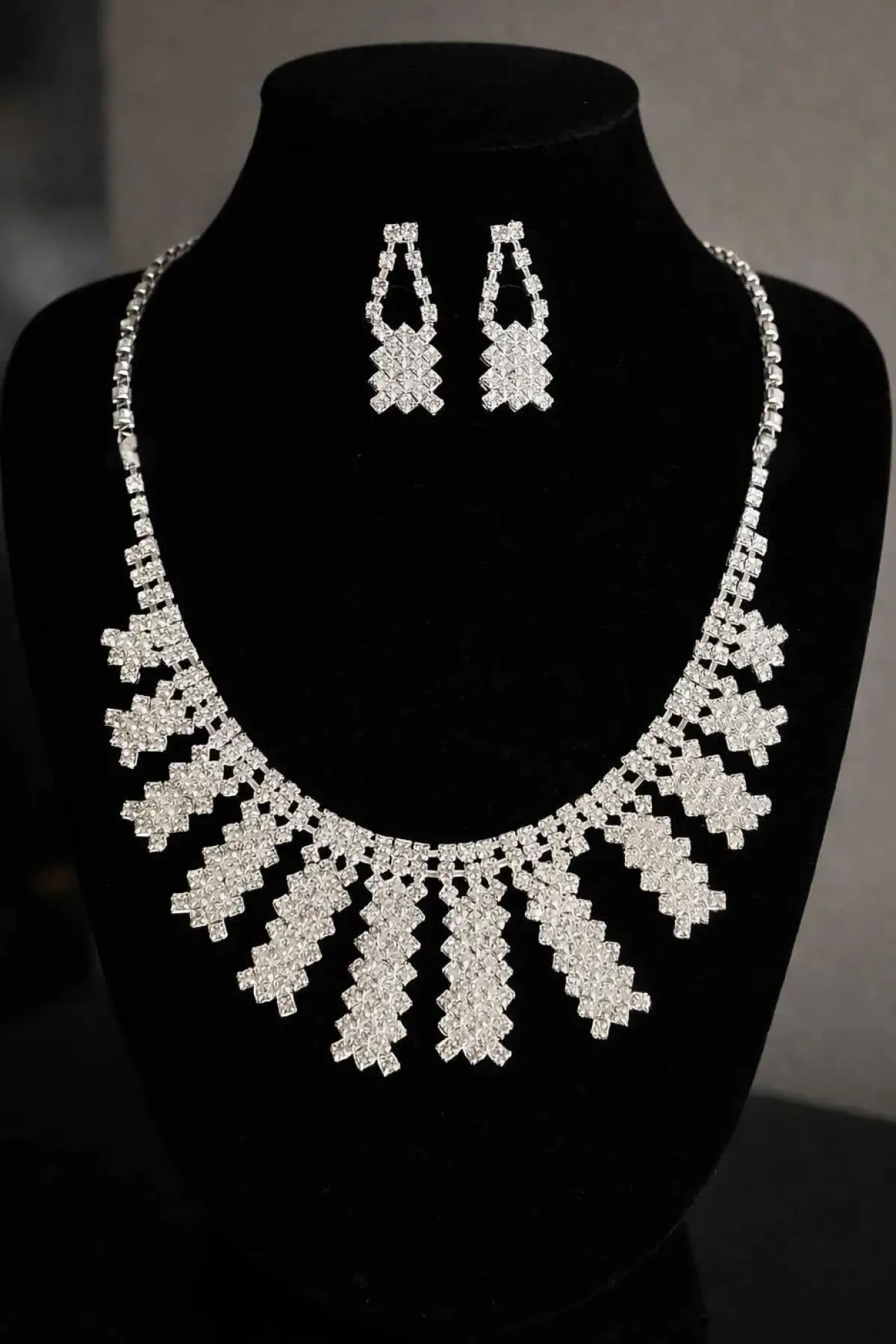 Gümüş Renk Taş Detaylı Abiye Set