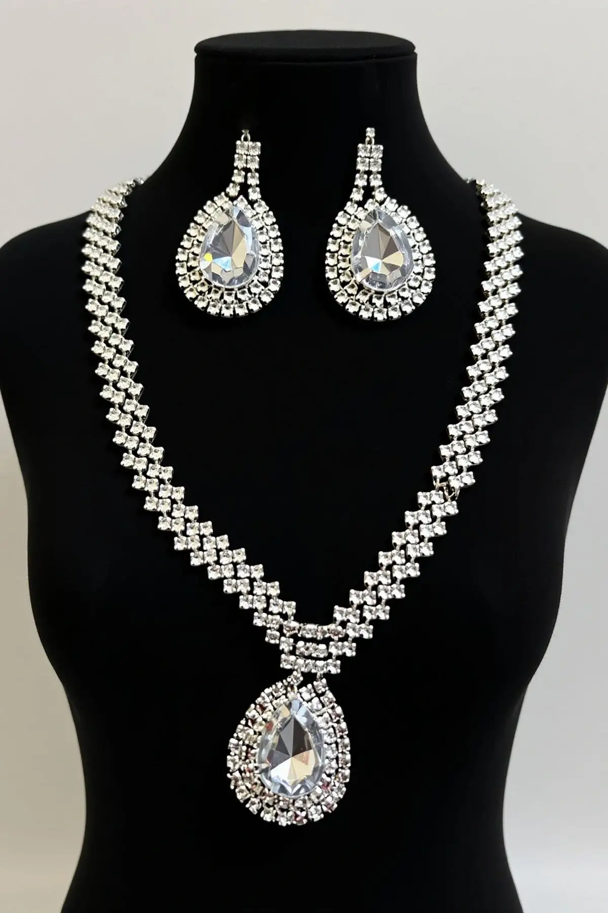 Gümüş Renk Taş Detaylı Abiye Set