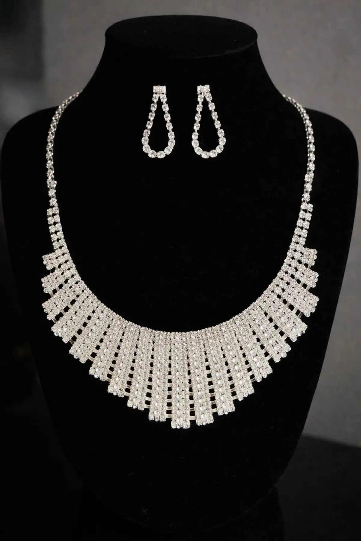 Gümüş Renk Taş Detaylı Abiye Set