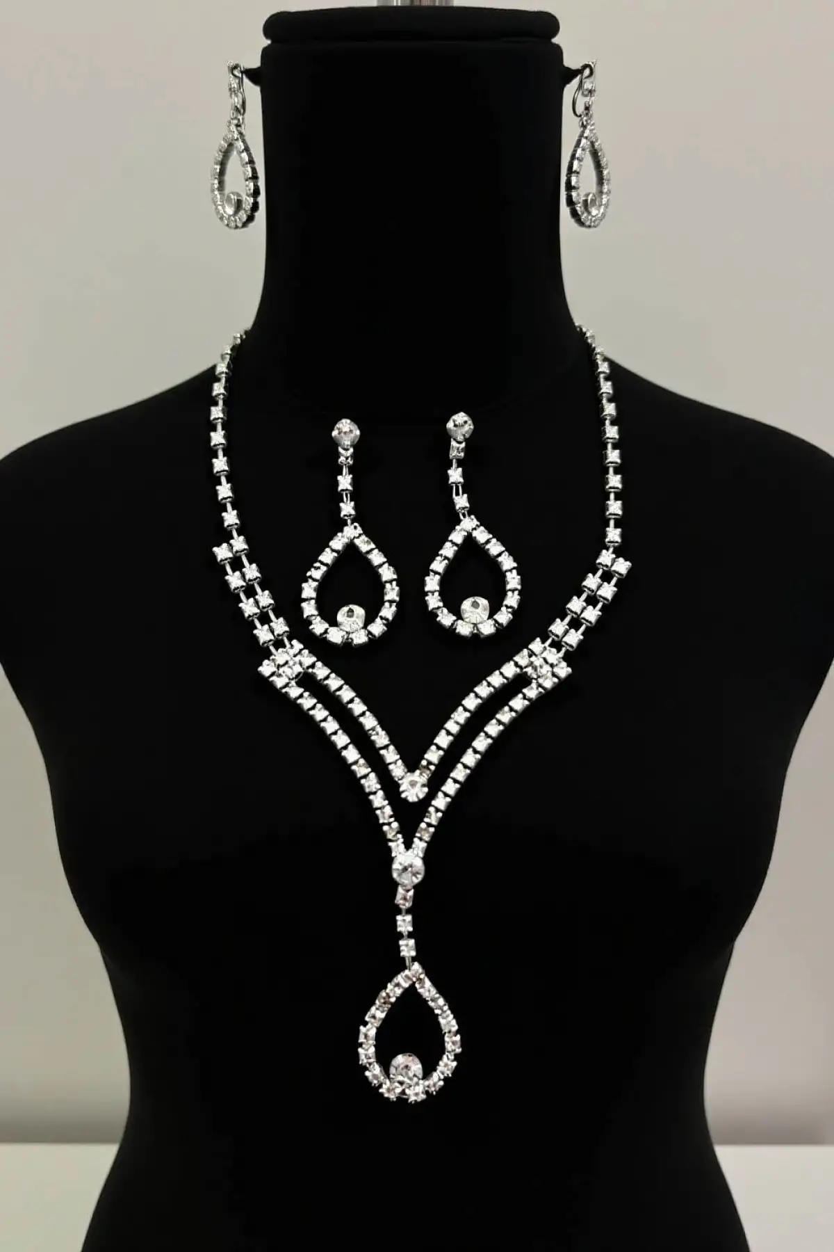 Gümüş Renk Taş Detaylı Abiye Set