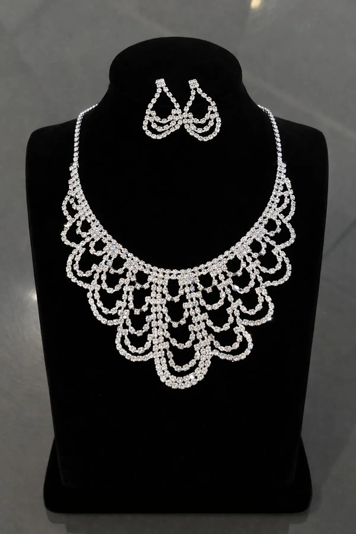 Gümüş Renk Taş Detaylı Abiye Set