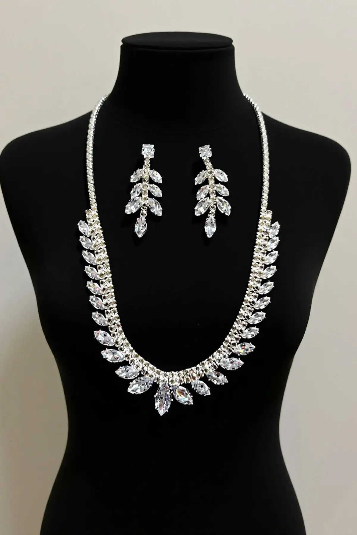 Gümüş Renk Taş Detaylı Abiye Set