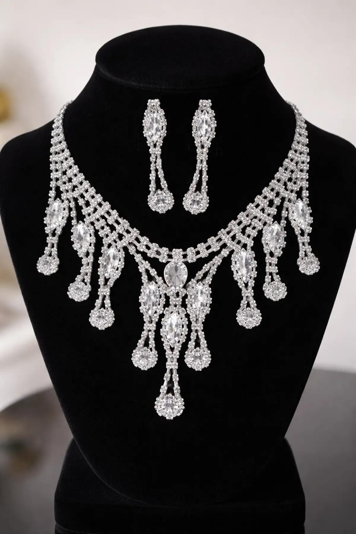 Gümüş Renk Taş Detaylı Abiye Set