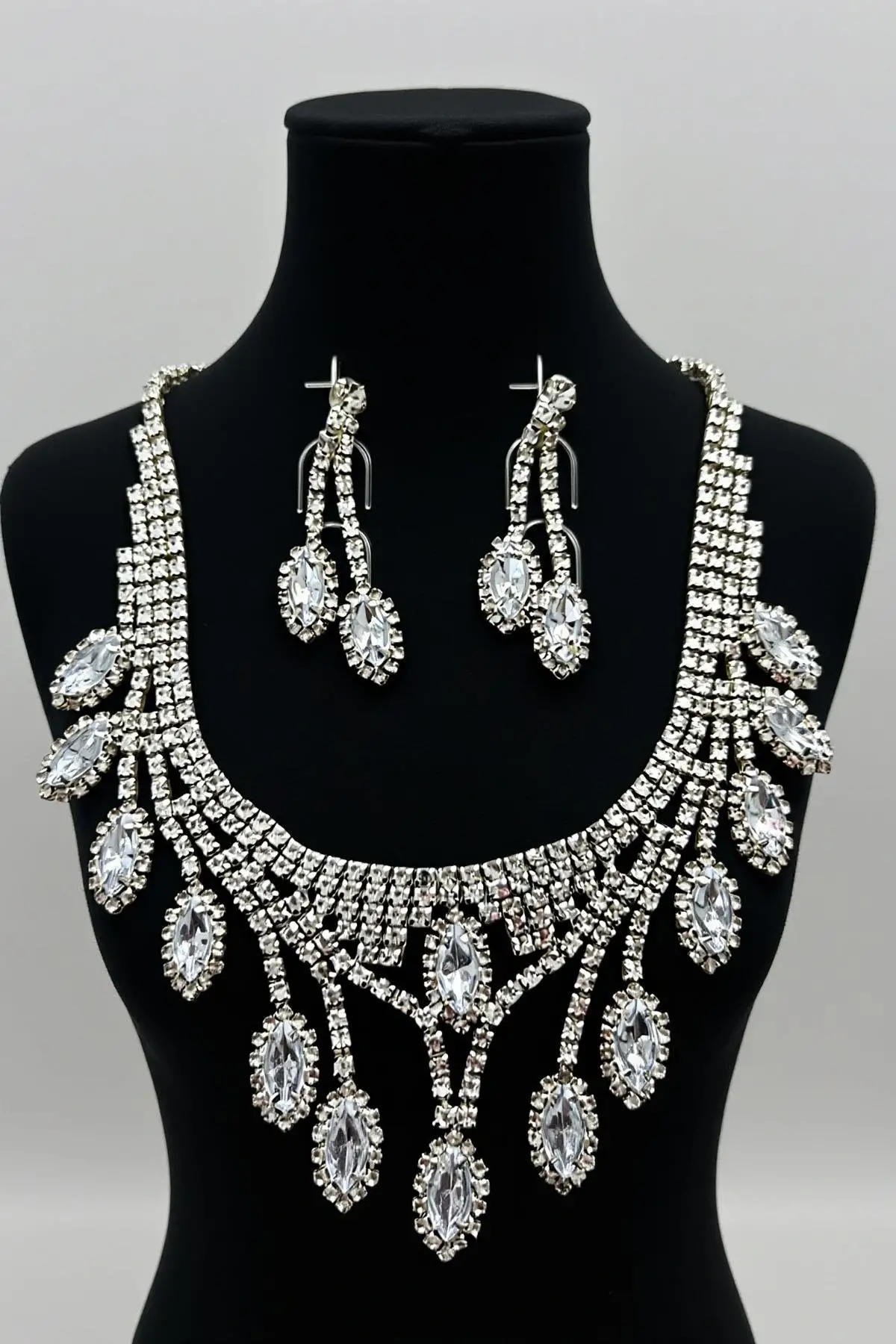 Gümüş Renk Taş Detaylı Abiye Set