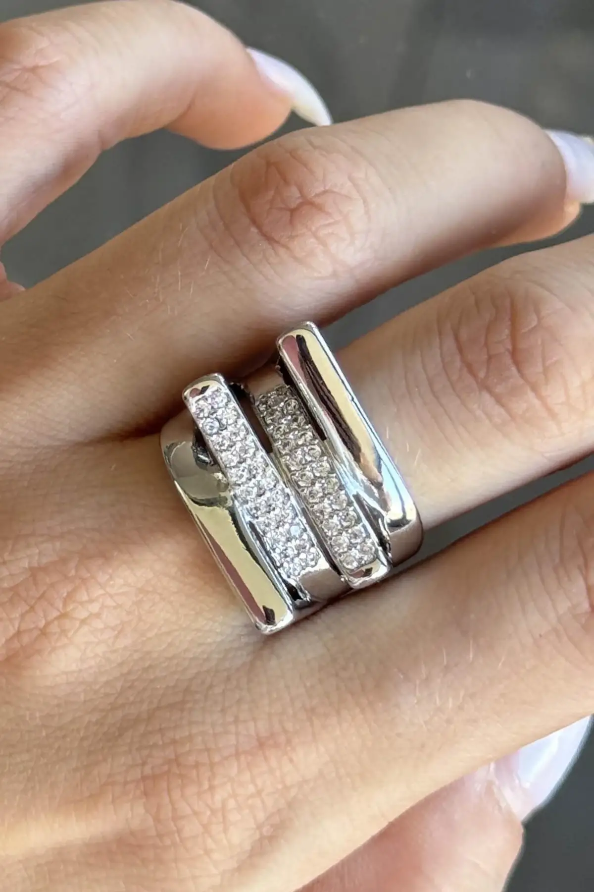 Gümüş Renk Taş Detaylı Ayarlanabilir Çelik Yüzük