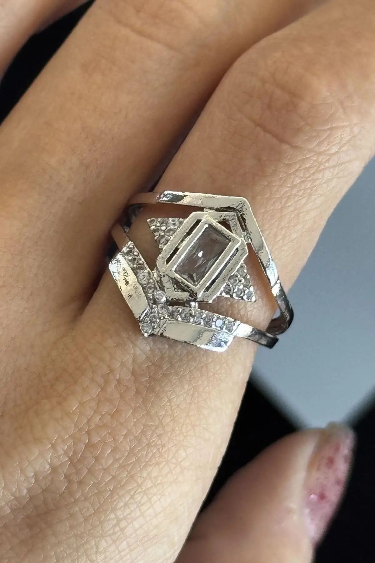 Gümüş Renk Taş Detaylı Ayarlanabilir Yüzük