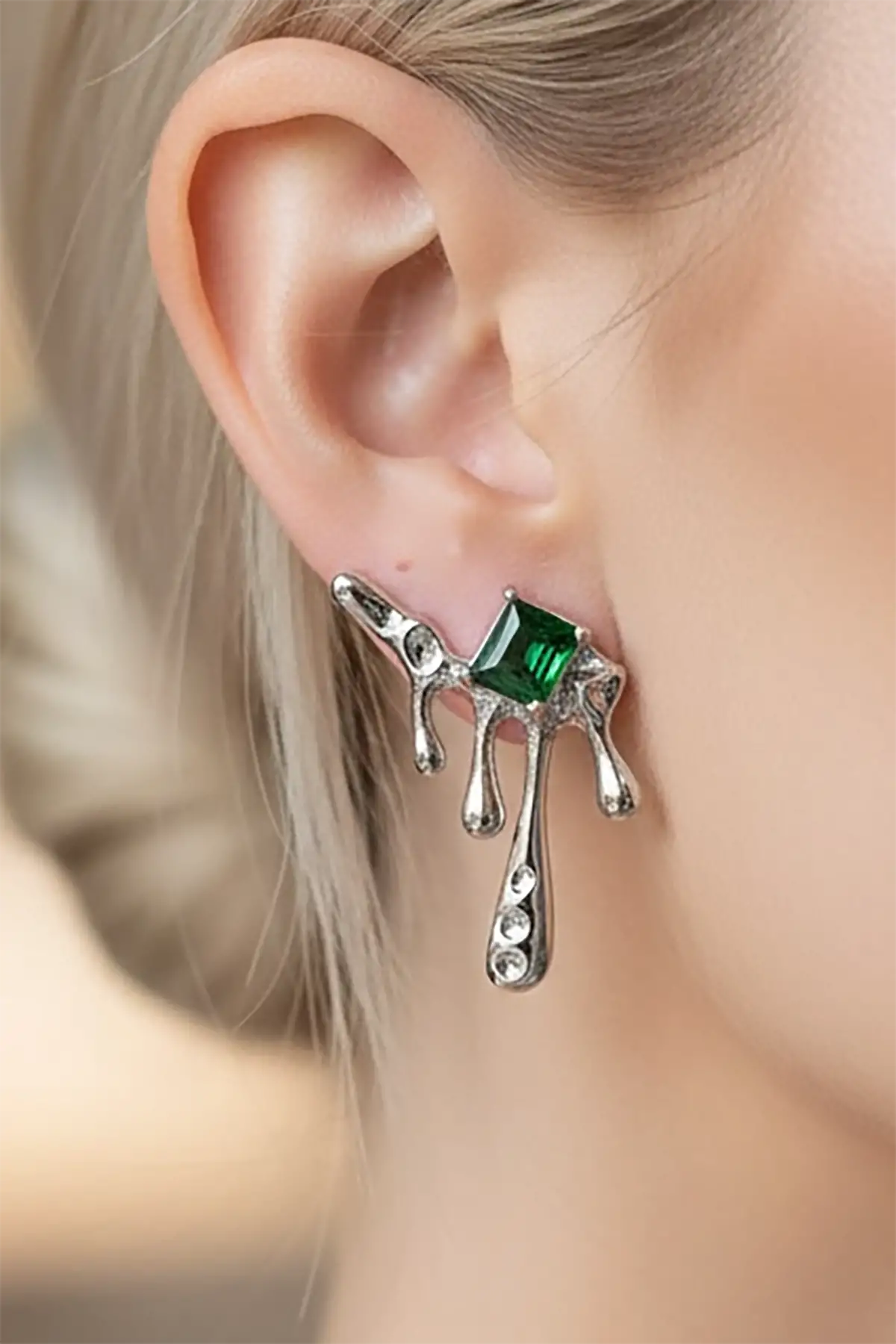 Gümüş Renk Taş Detaylı Çelik Küpe (Çift)