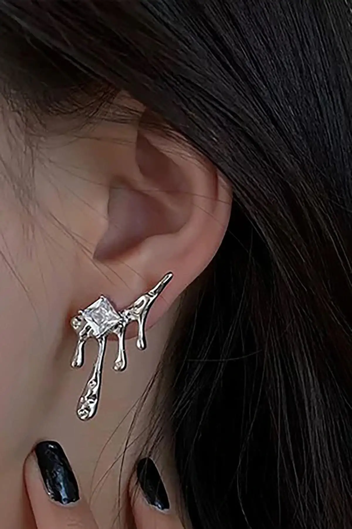 Gümüş Renk Taş Detaylı Çelik Küpe (Çift)