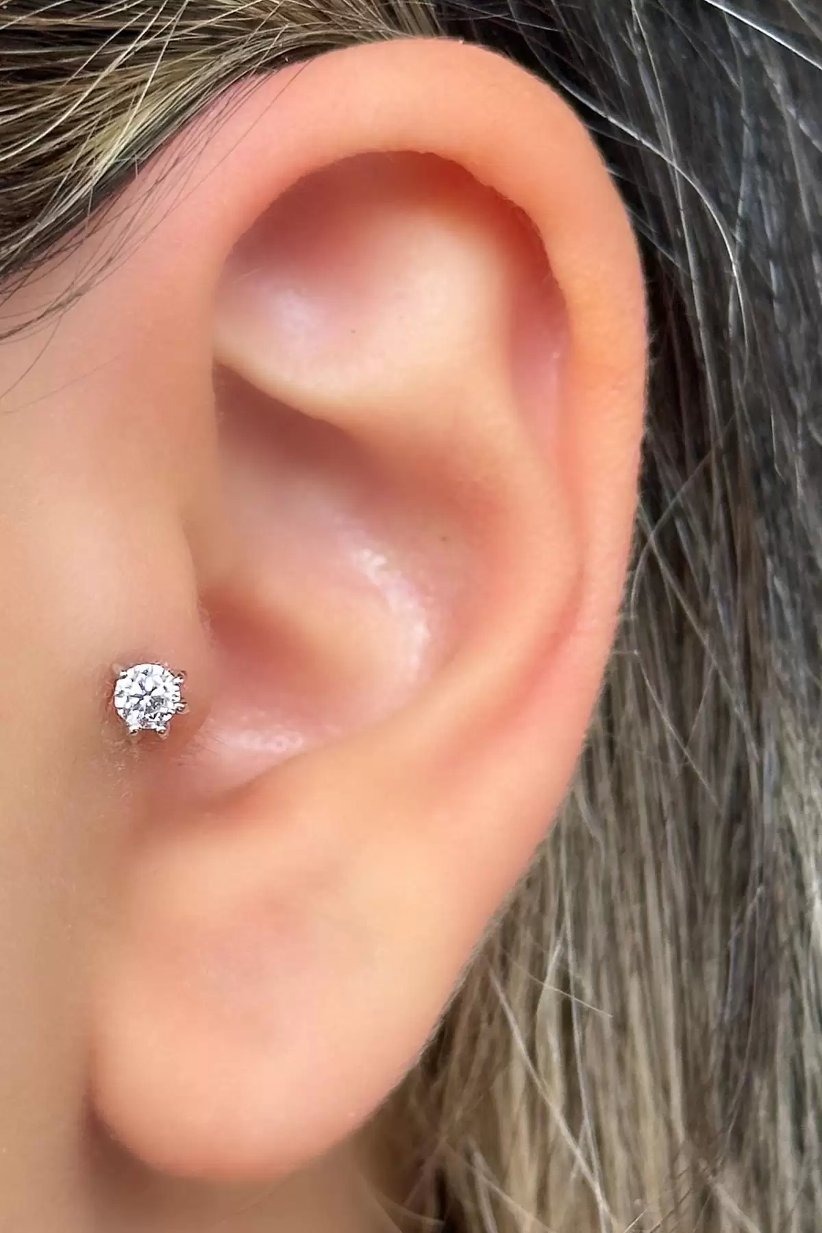 Gümüş Renk Taş Detaylı Çelik Tragus/Kıkırdak Küpe/Piercing (Tek)