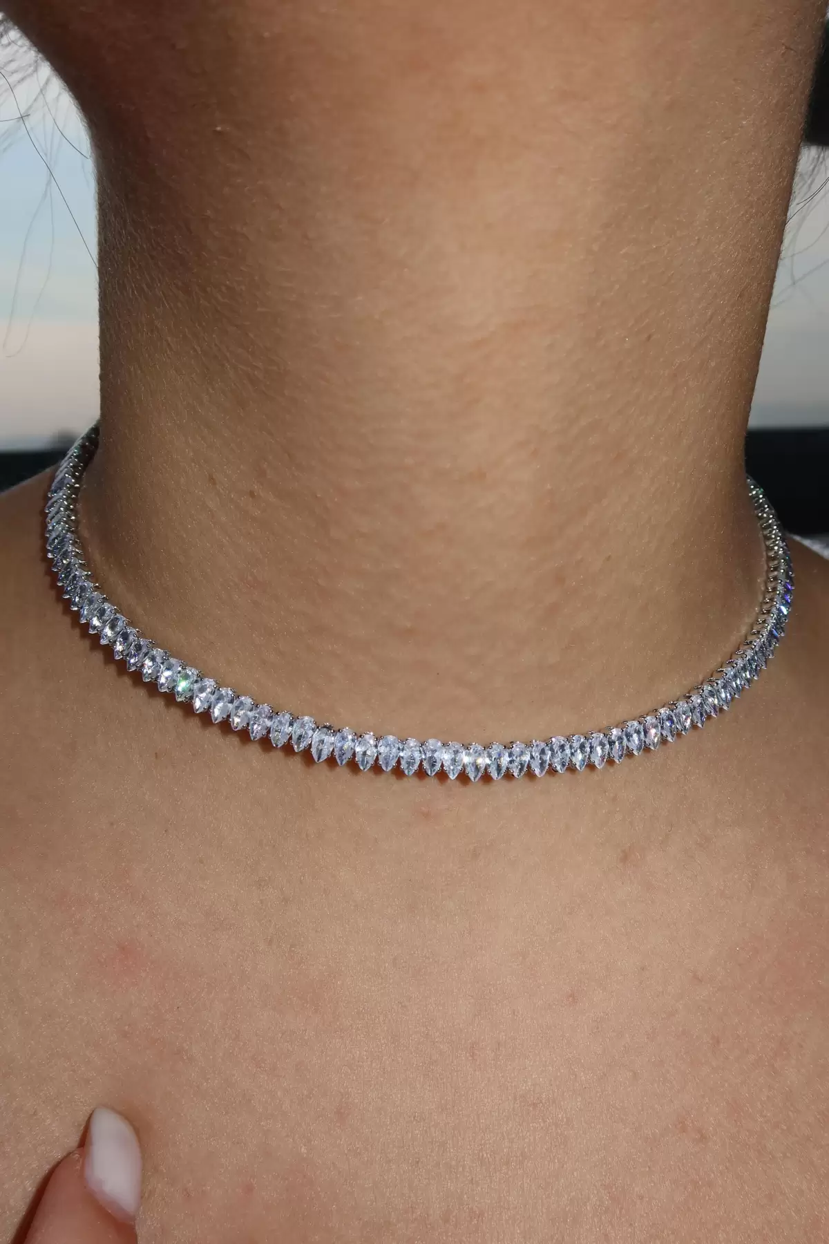 Gümüş Renk Taş Detaylı Choker Kolye